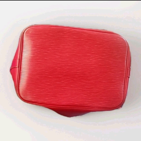 Louis Vuitton Never Empty Epi Leather Bucket Bag - Picture 9 of 14